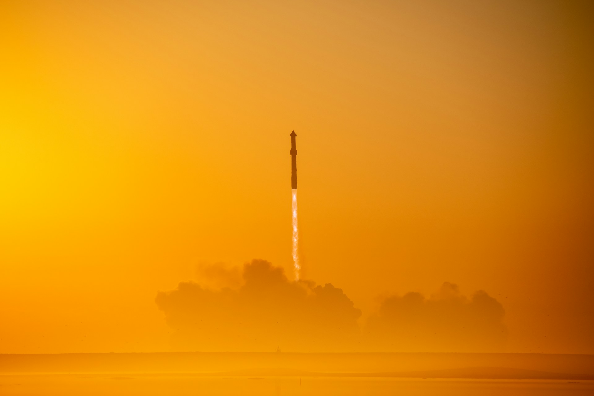 .SpaceX successfully catches returning Starship for 1st time.